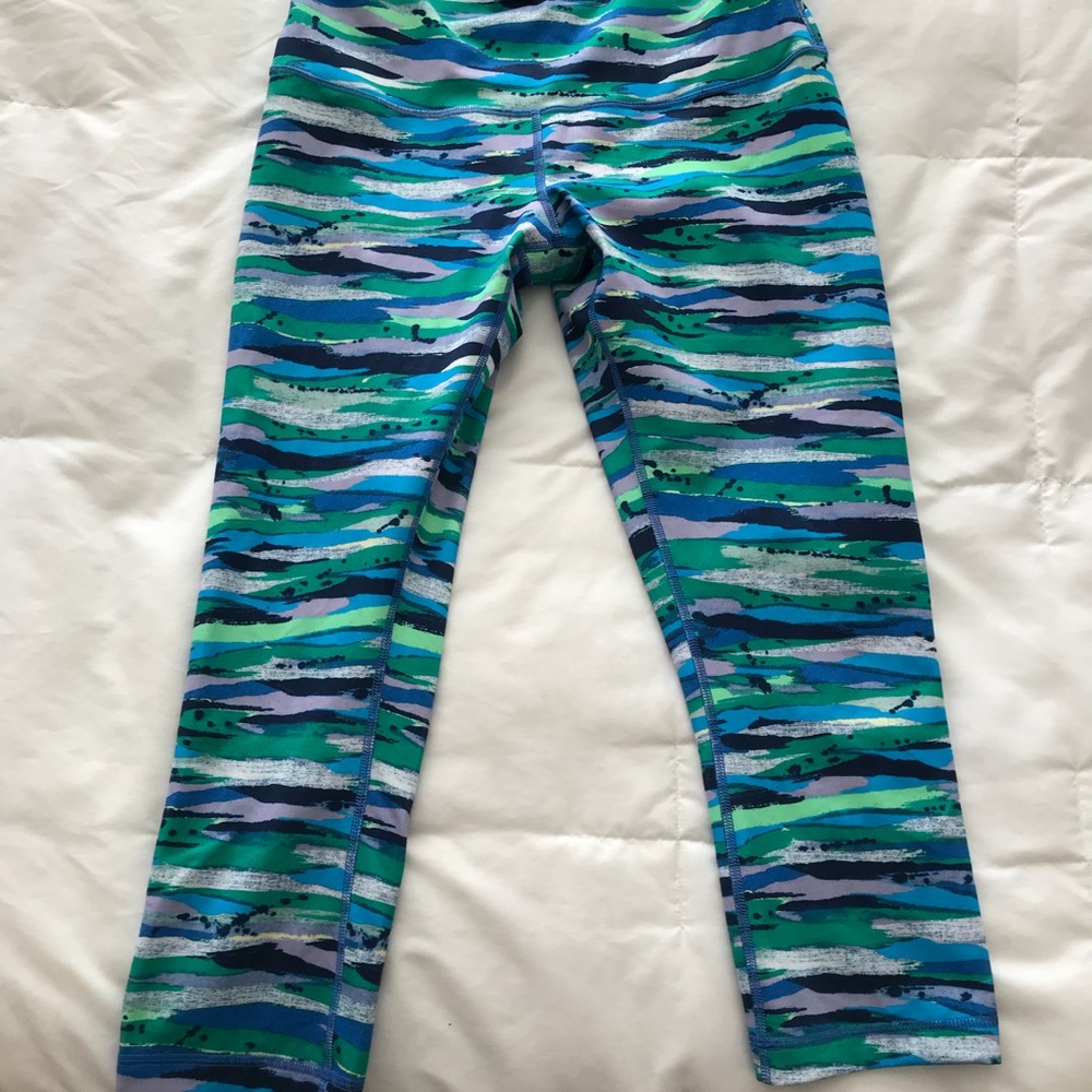 Lululemon wonder under crops